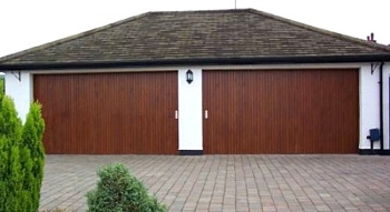 Double twin garage with rundum timber doors